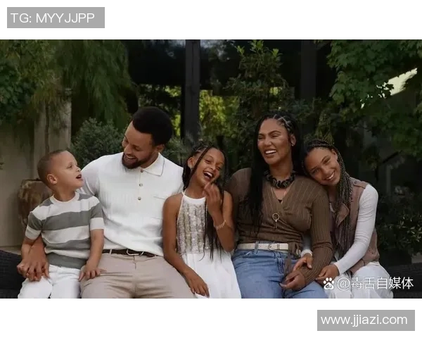 恭喜库里！迎来第四子，家庭幸福满溢，六口之家的温馨瞬间(库里第四节)